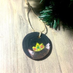 Brown cat with crown small wooden ornament hand painted round wood slice